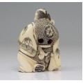 netsuke de perioada Meiji. fildes natural, Japonia cca 1880-1910